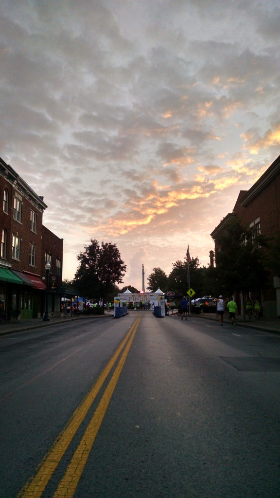 A beautiful sunrise at the over the square at the start of the race